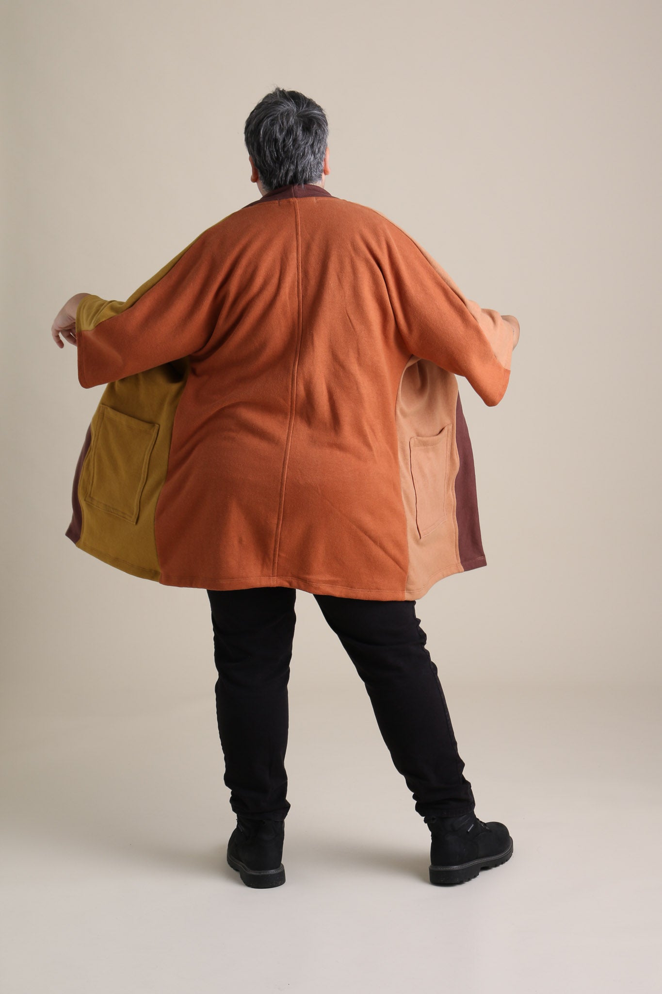 Alden is wearing a size M/L.