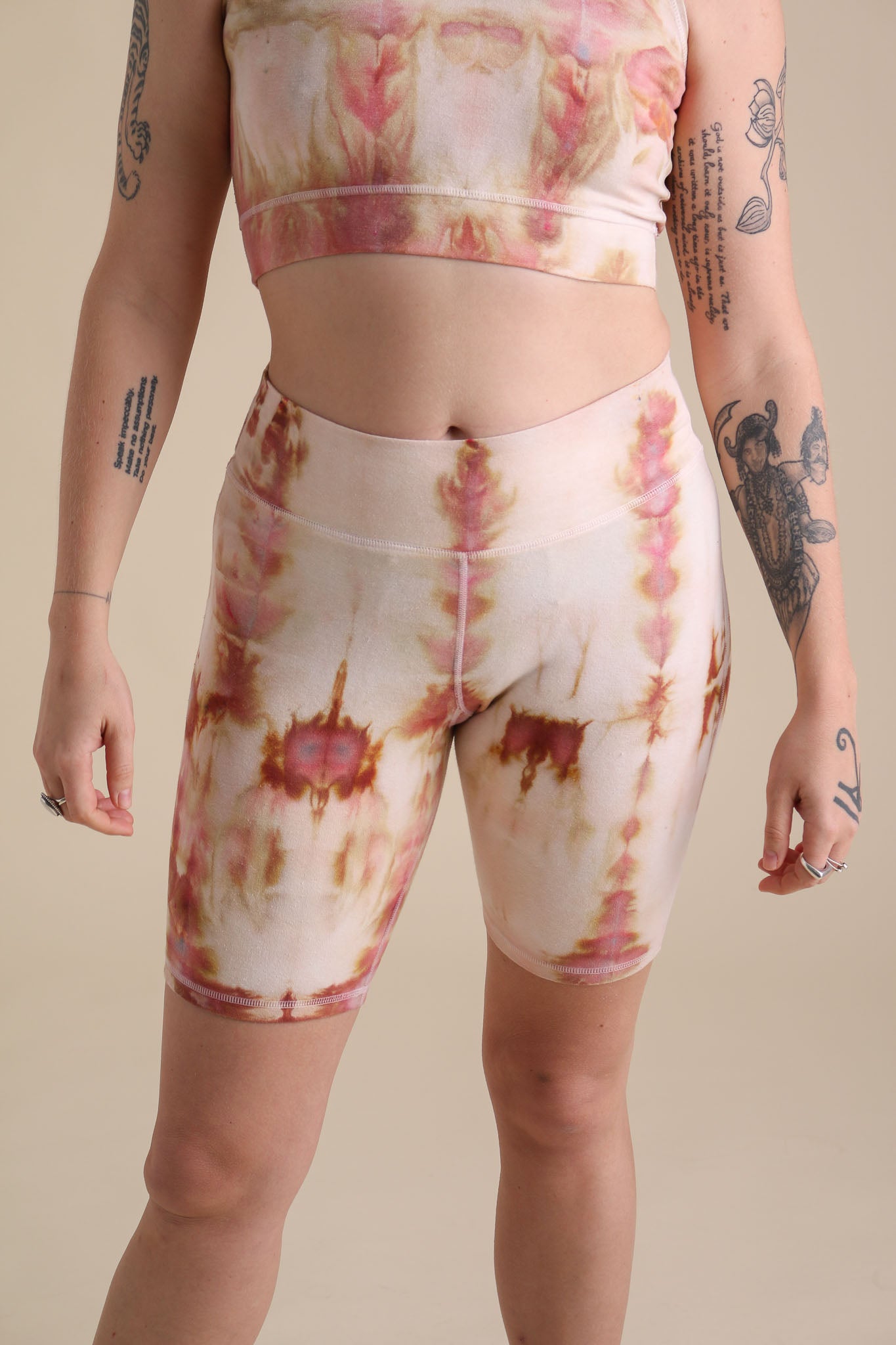 Yoga Bike Shorts in Mars Dust