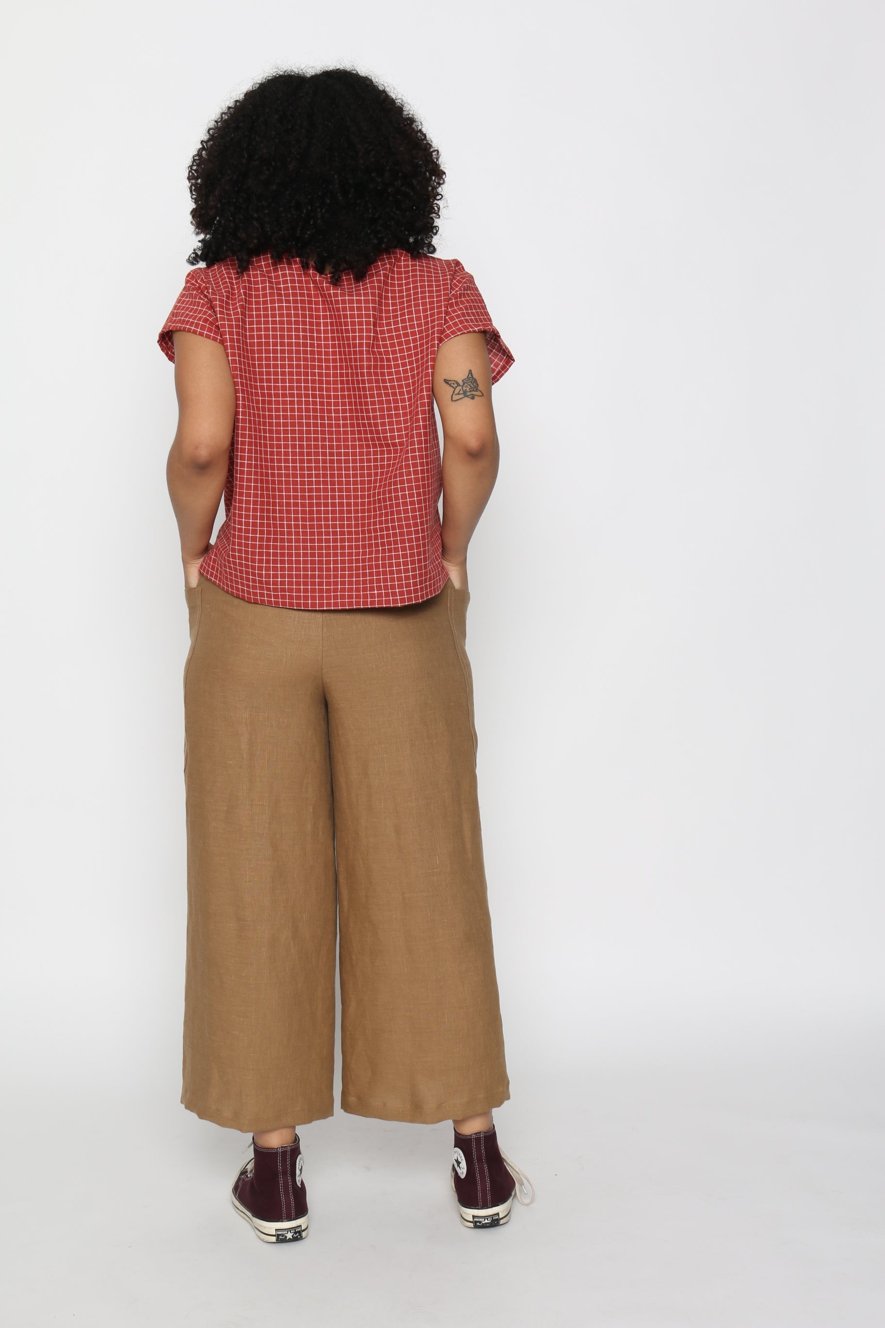Alexus is wearing size S. Her measurements are: Height 5'8" | Bust 34" | Waist 27" | Hip 42"