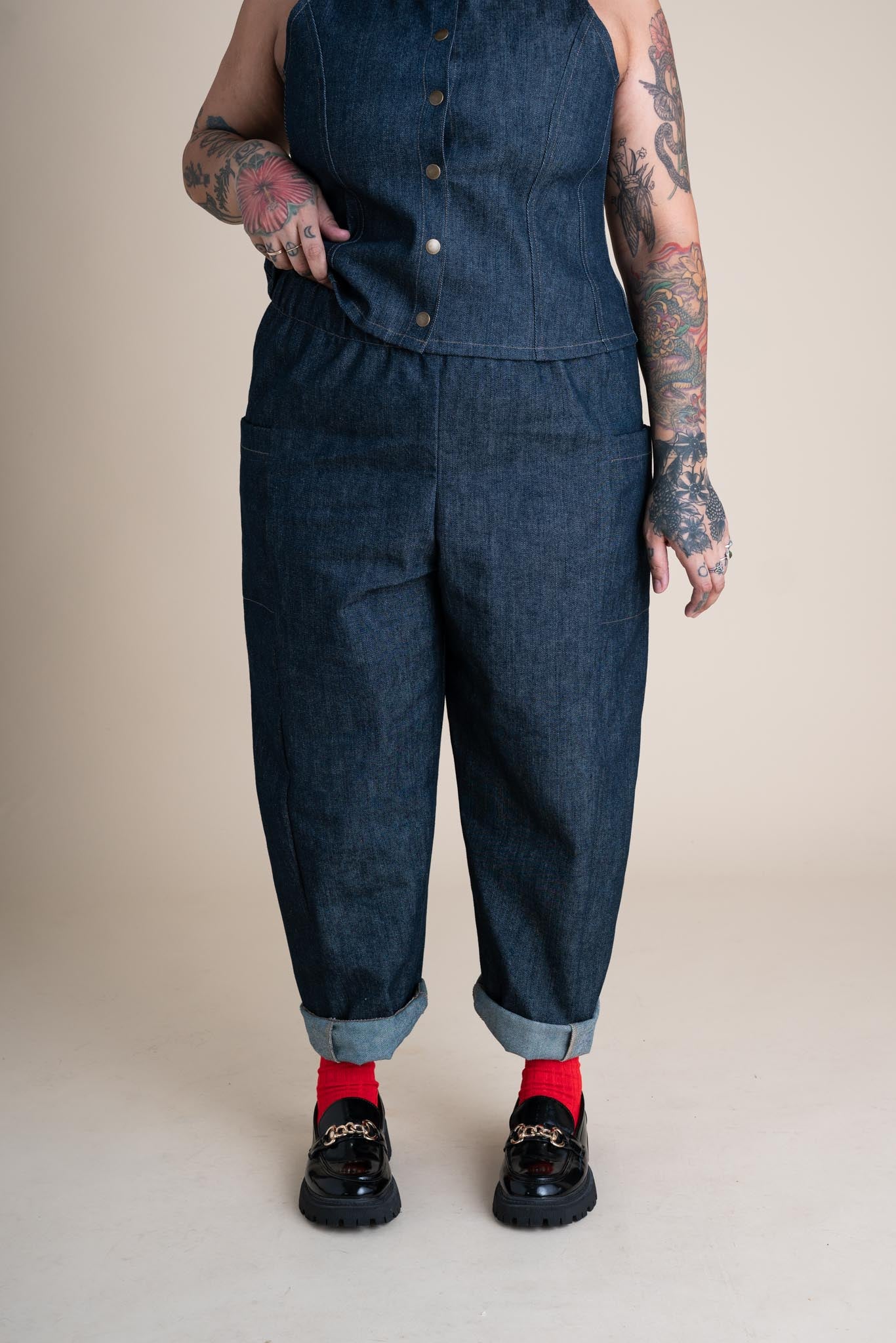 Ayanna is wearing a size XL 26"