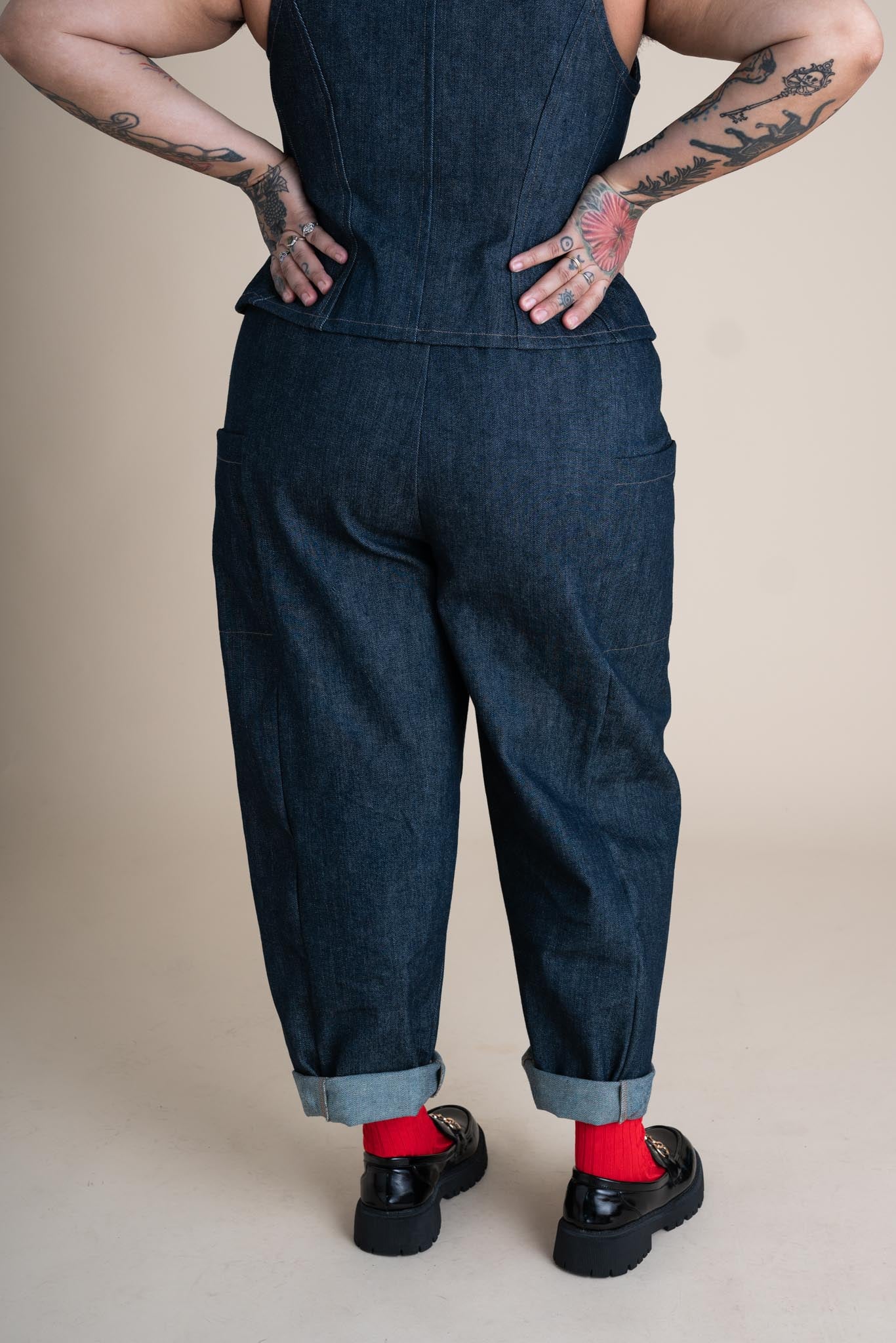Ayanna is wearing a size XL 26"
