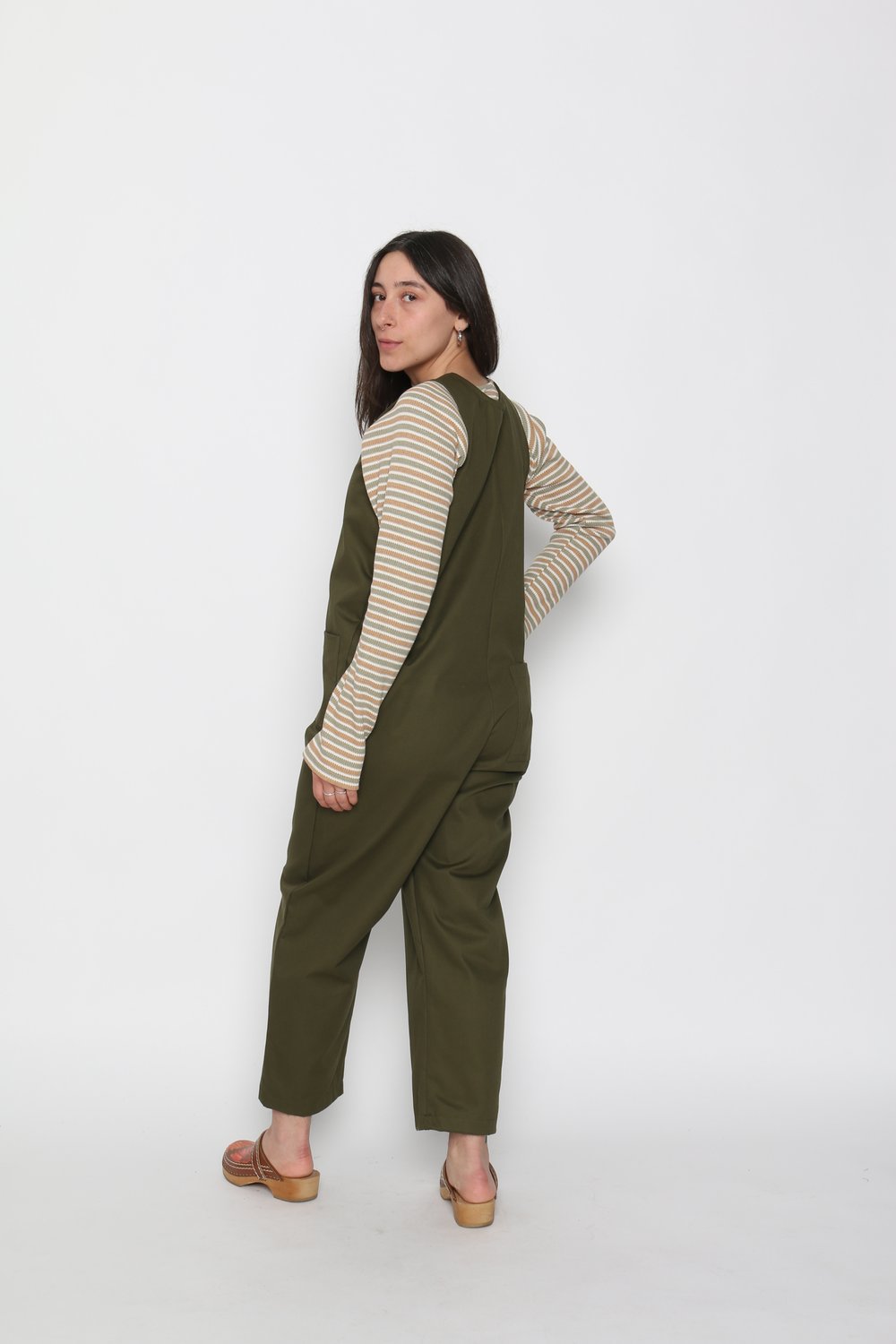 Eryn is wearing a size L jumpsuit.