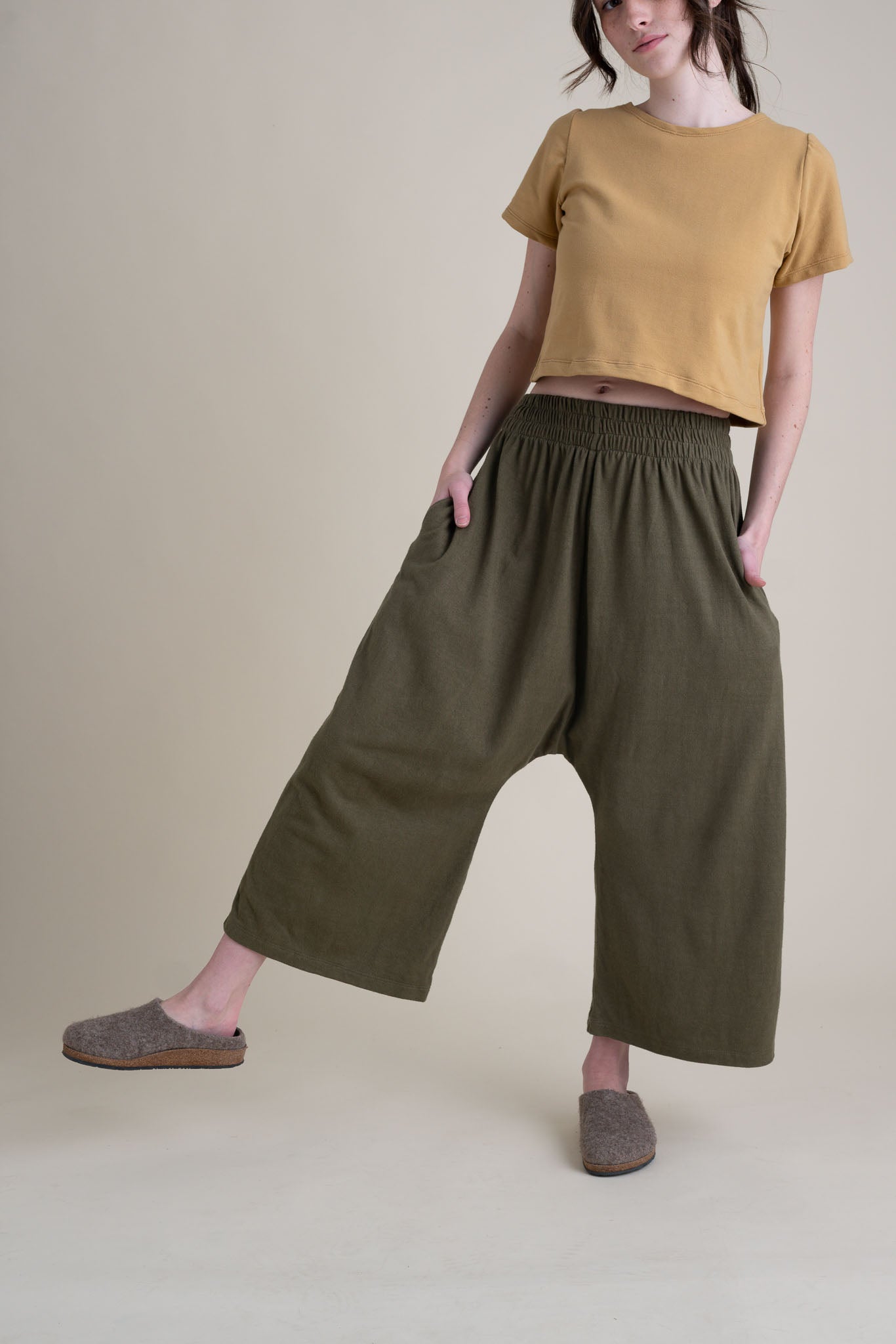 Weekend Pants in Moss – Conscious Clothing