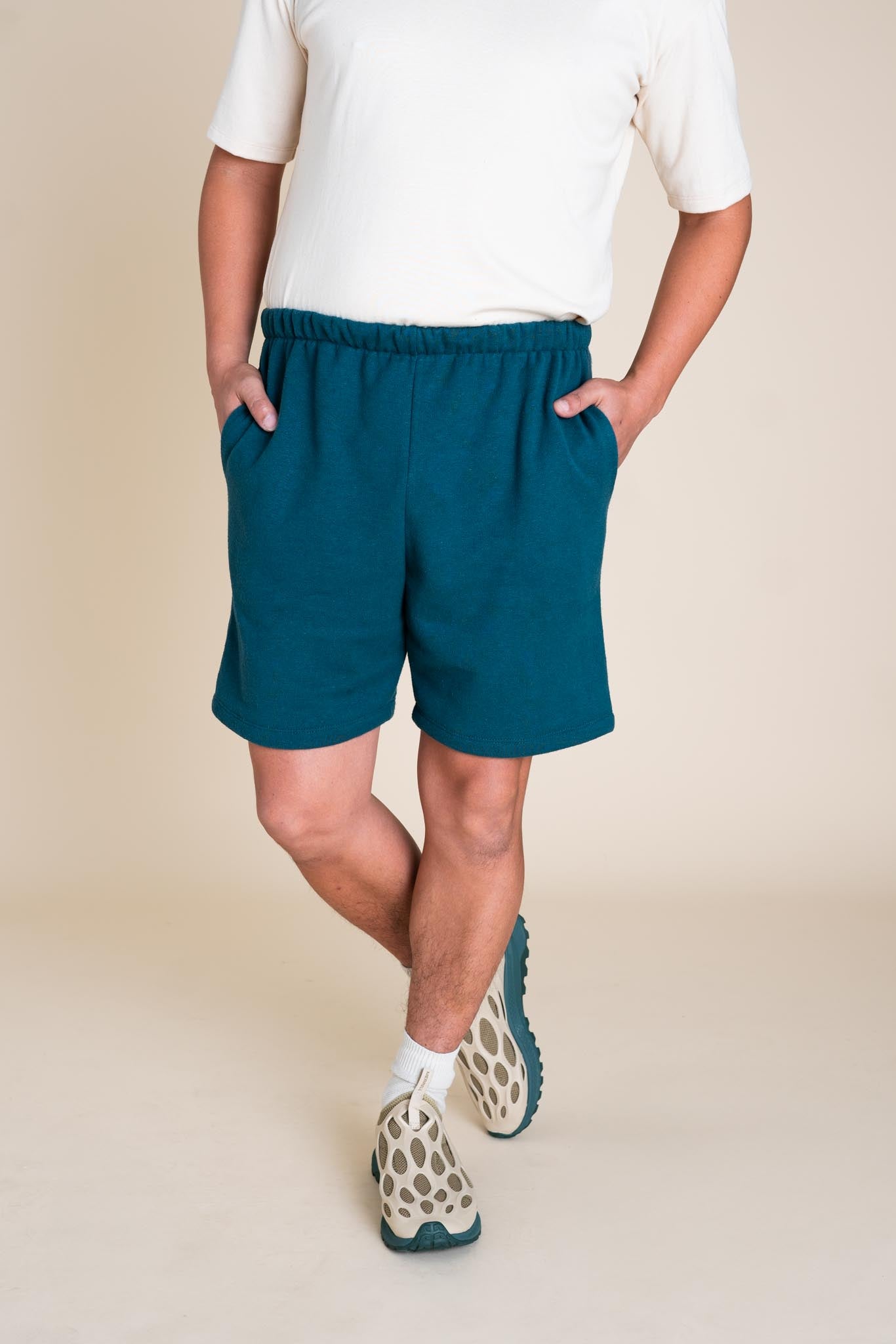 Michael is wearing a M 7" inseam.