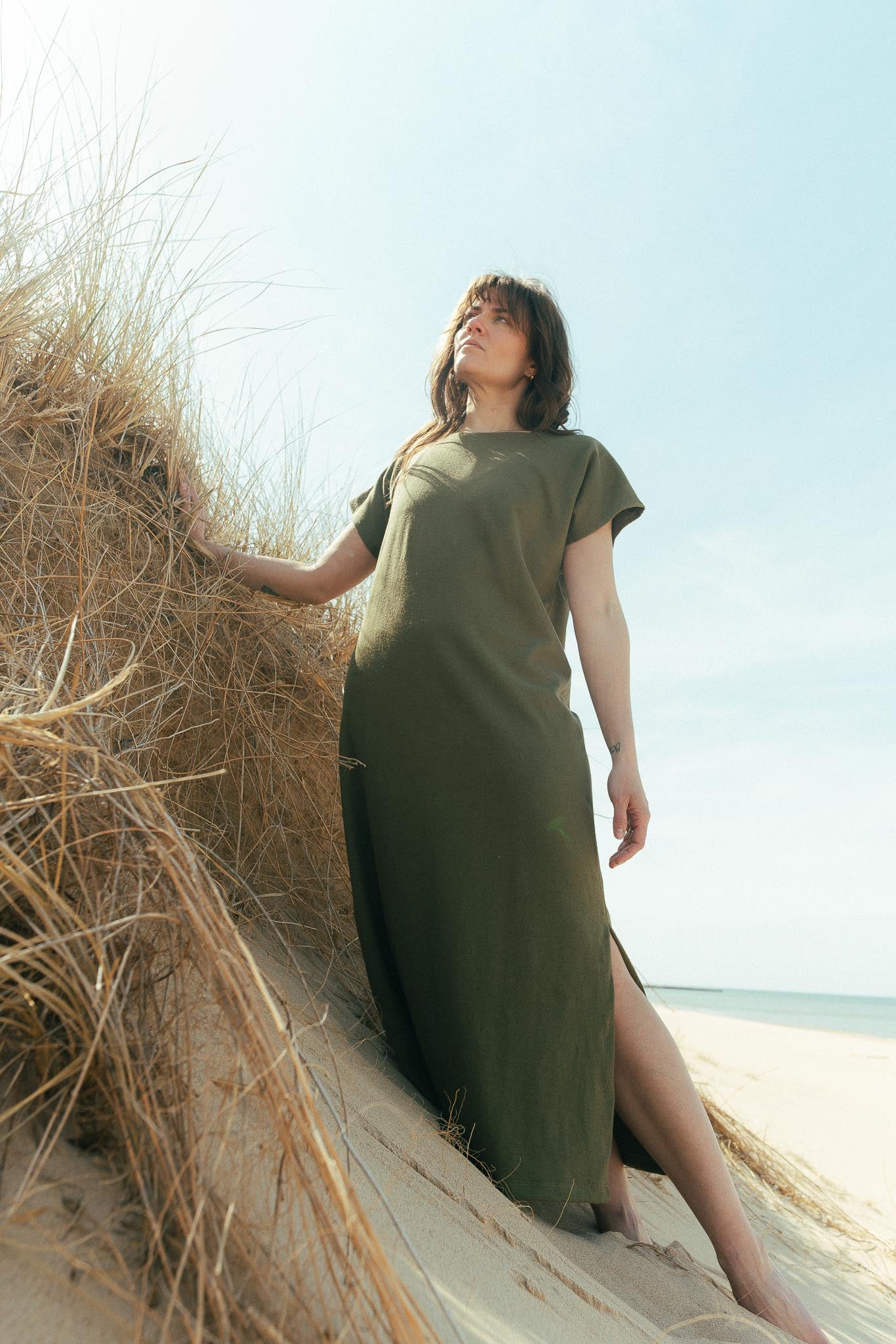 Samantha is wearing a size XS/S.