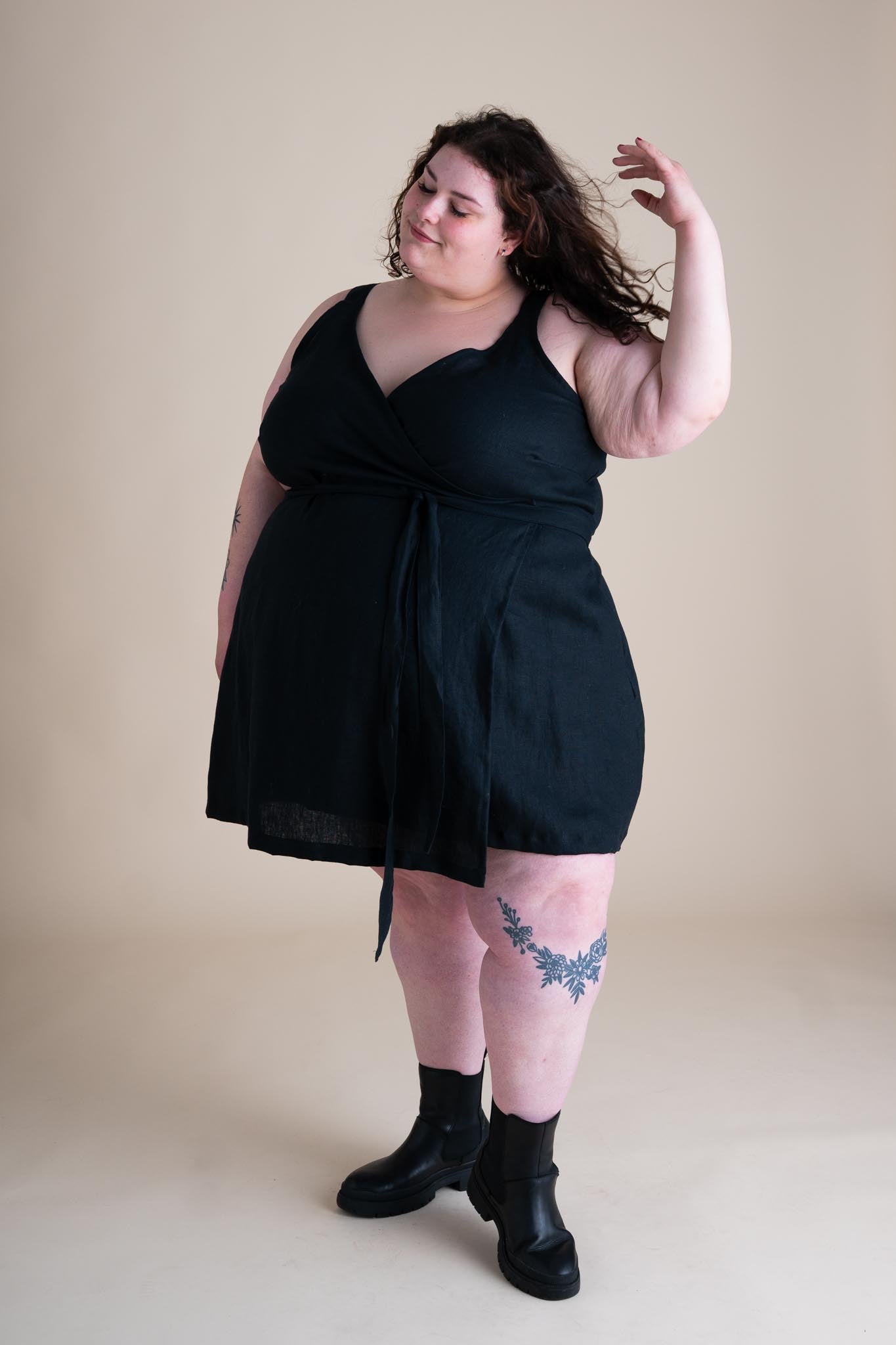 Francie is wearing a size 4X.