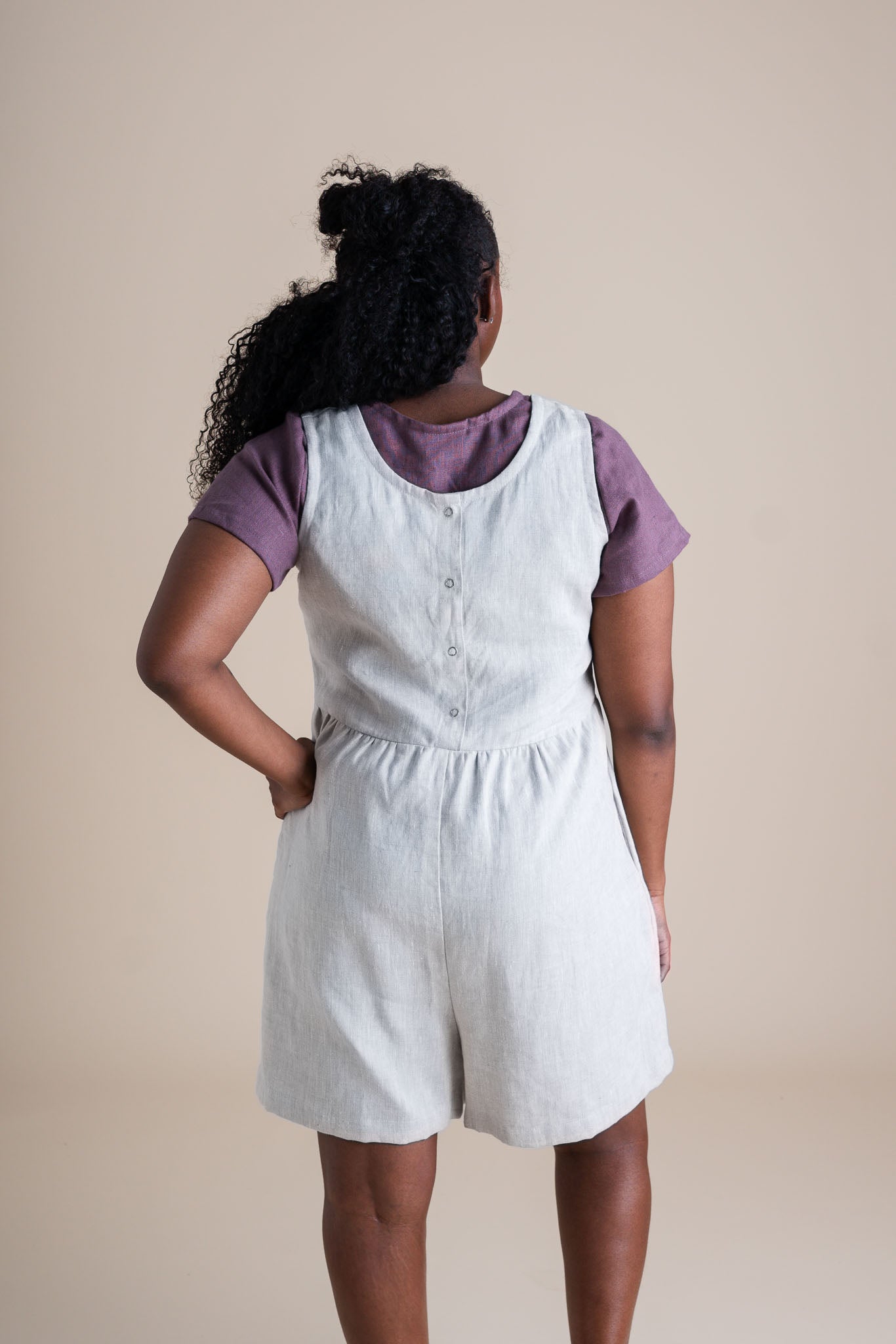 Ziya is wearing a size S.