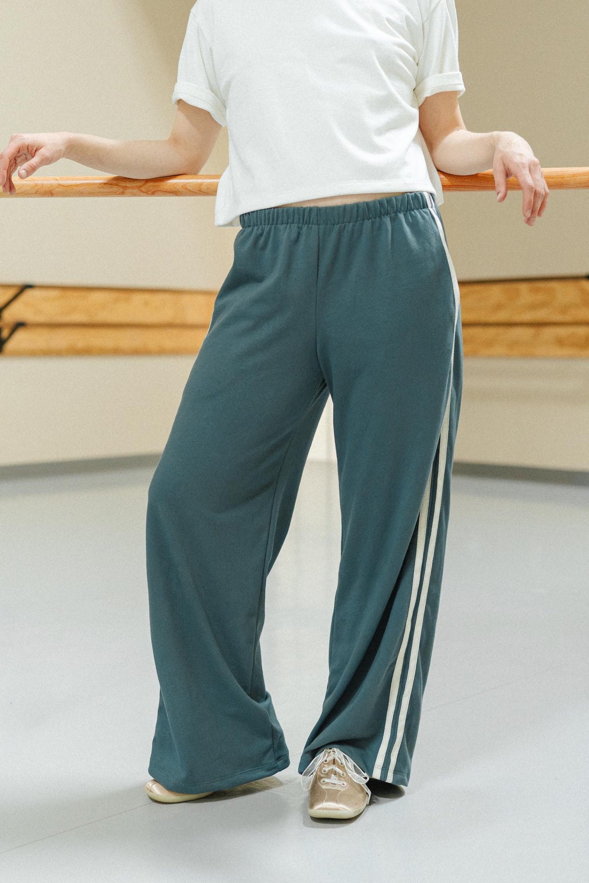 Allison is wearing a size S 30"
