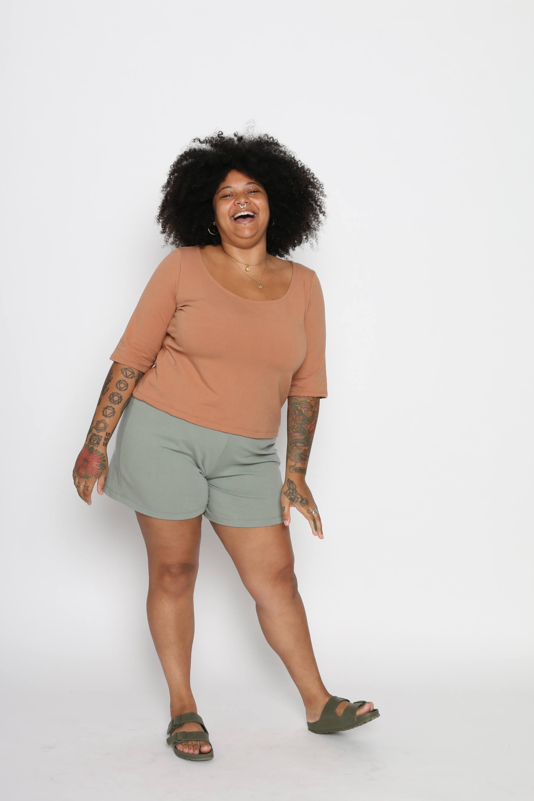 Ayanna is wearing a size XXL top and XL bottom. Her measurements are: Height 5&#39;3&quot; | Bust 49&quot; | Waist 39&quot; | Hip 50&quot;