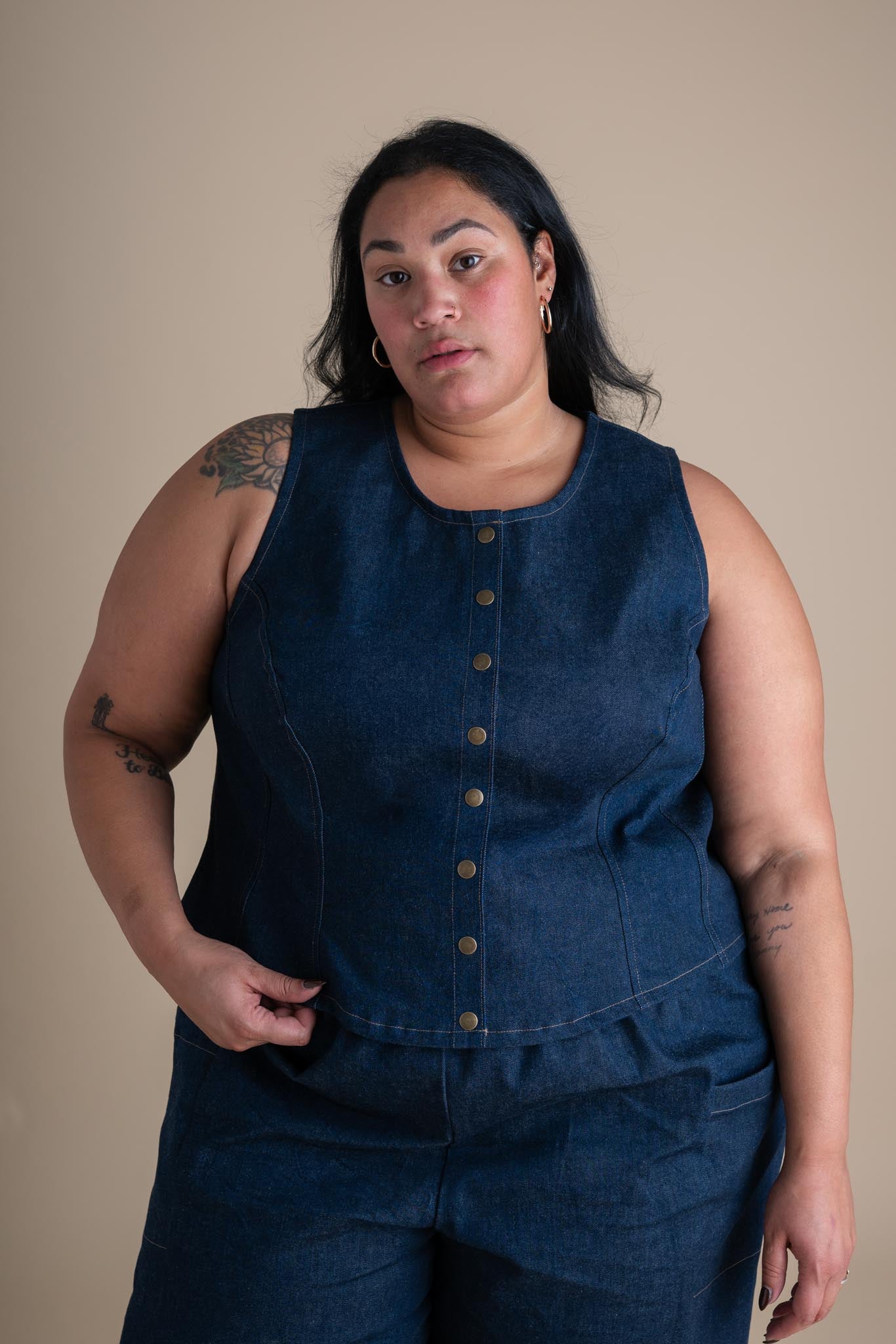 Larissa is wearing a size 3.