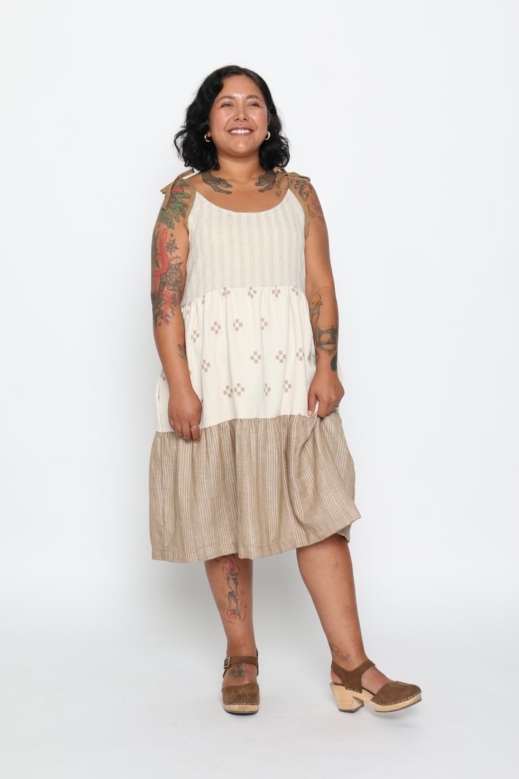 Esme is wearing a size L. Her measurements are: Height 5'3" | Bust 38" | Waist 36" | Hip 48"