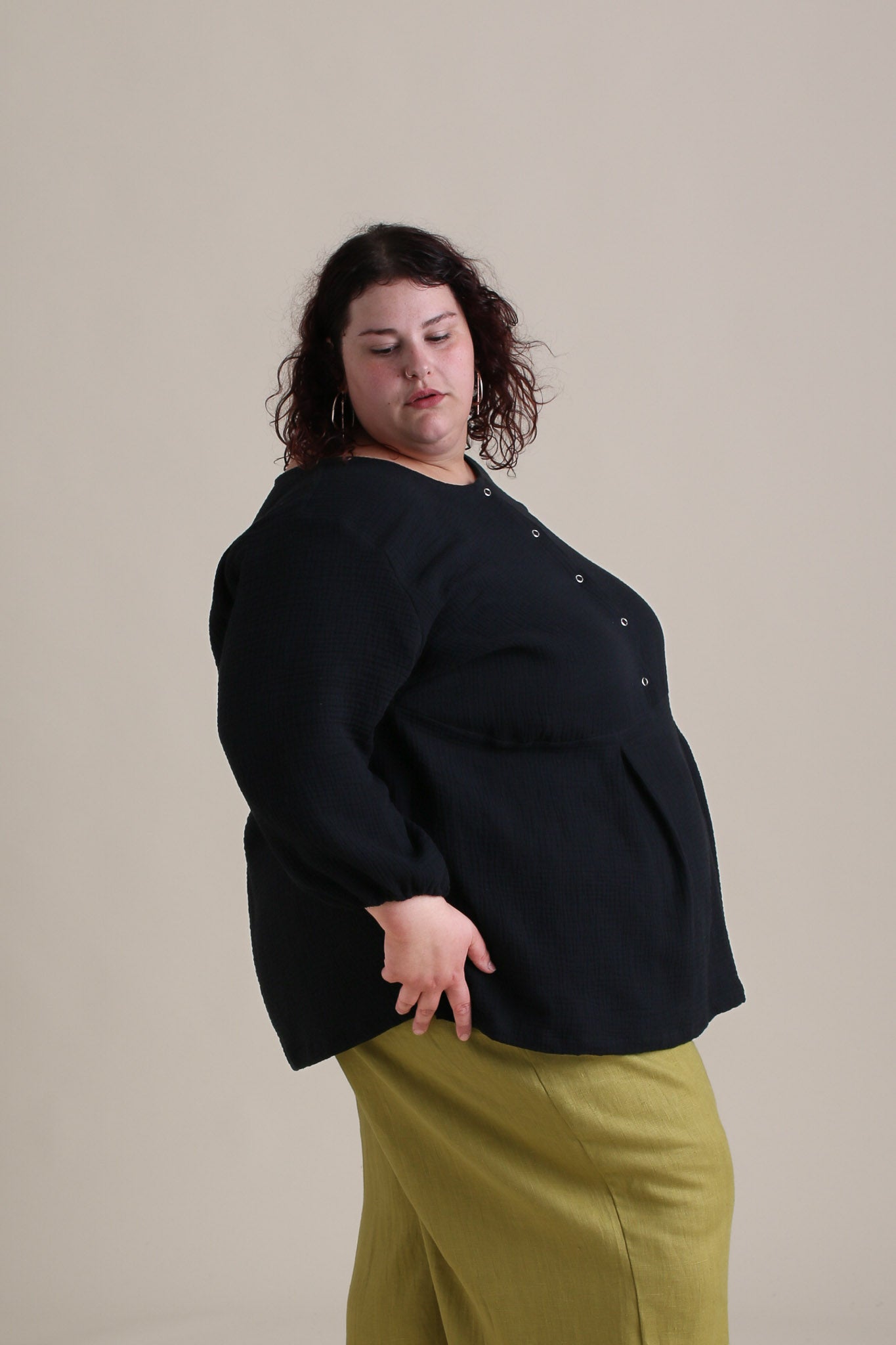Francie is wearing a size 4X.