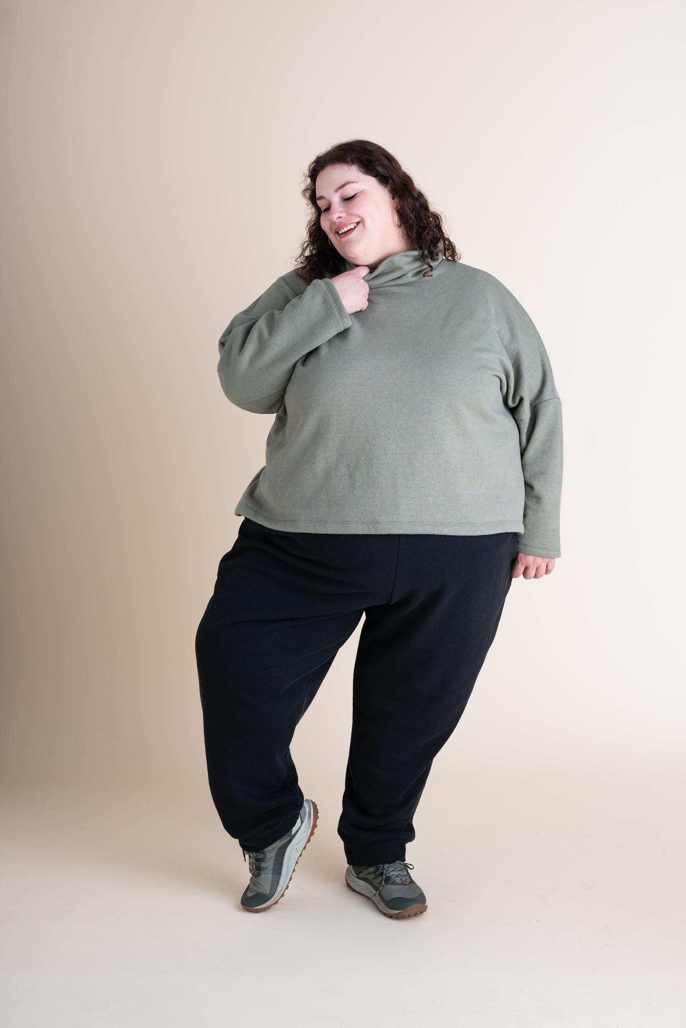 Francie is wearing a size 4X.