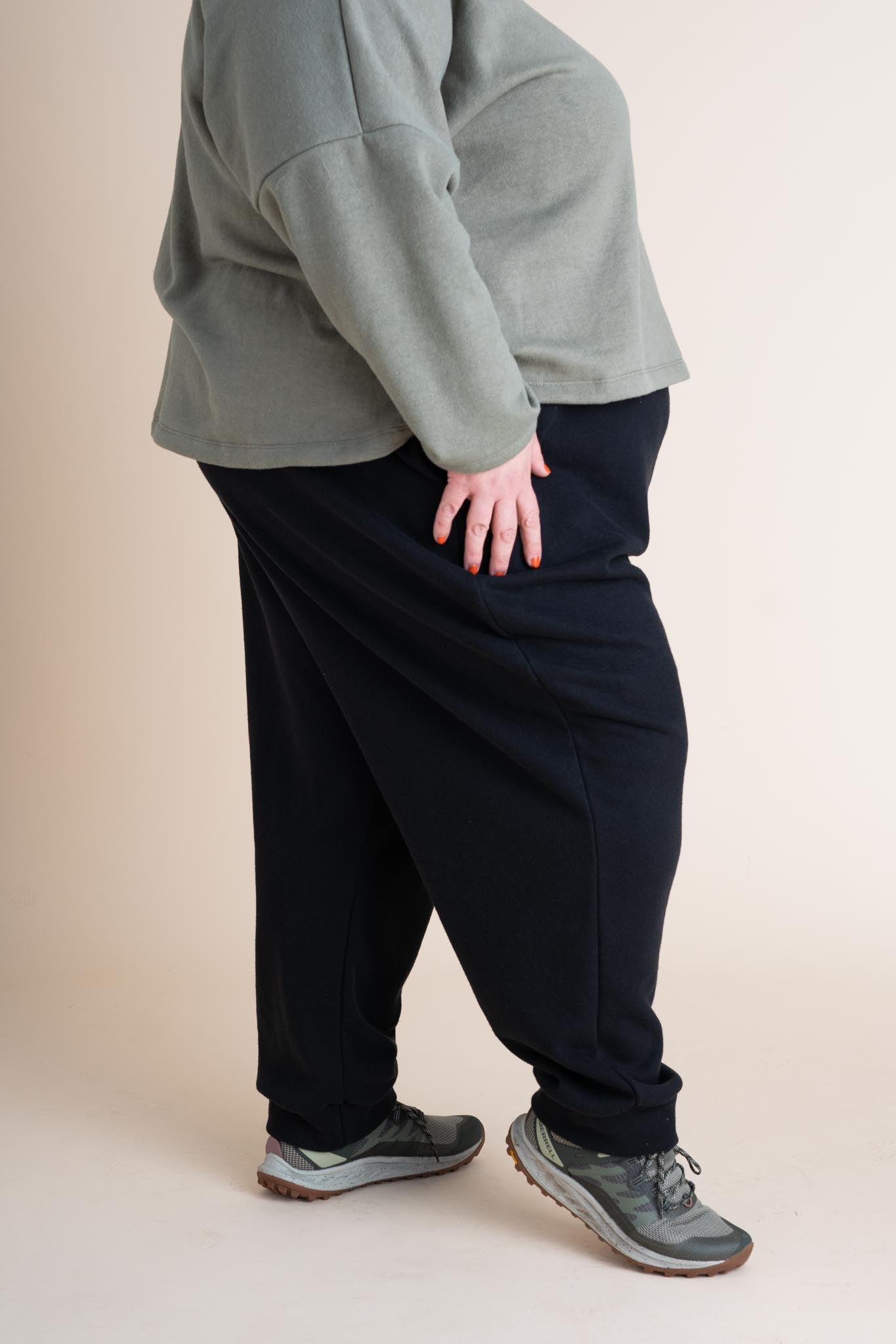 Francie is wearing a size 4X.