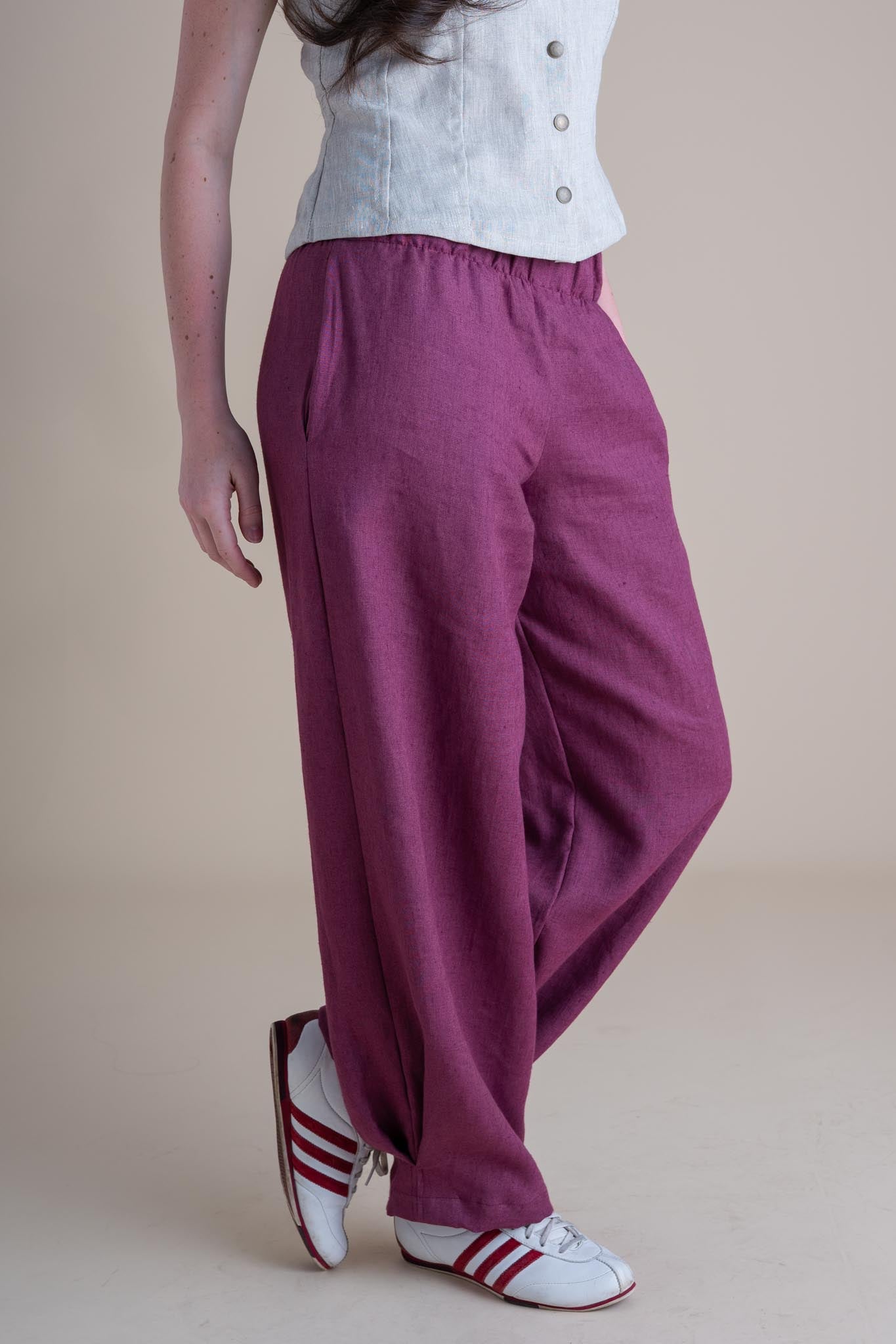 Hannah is wearing a size S 29"