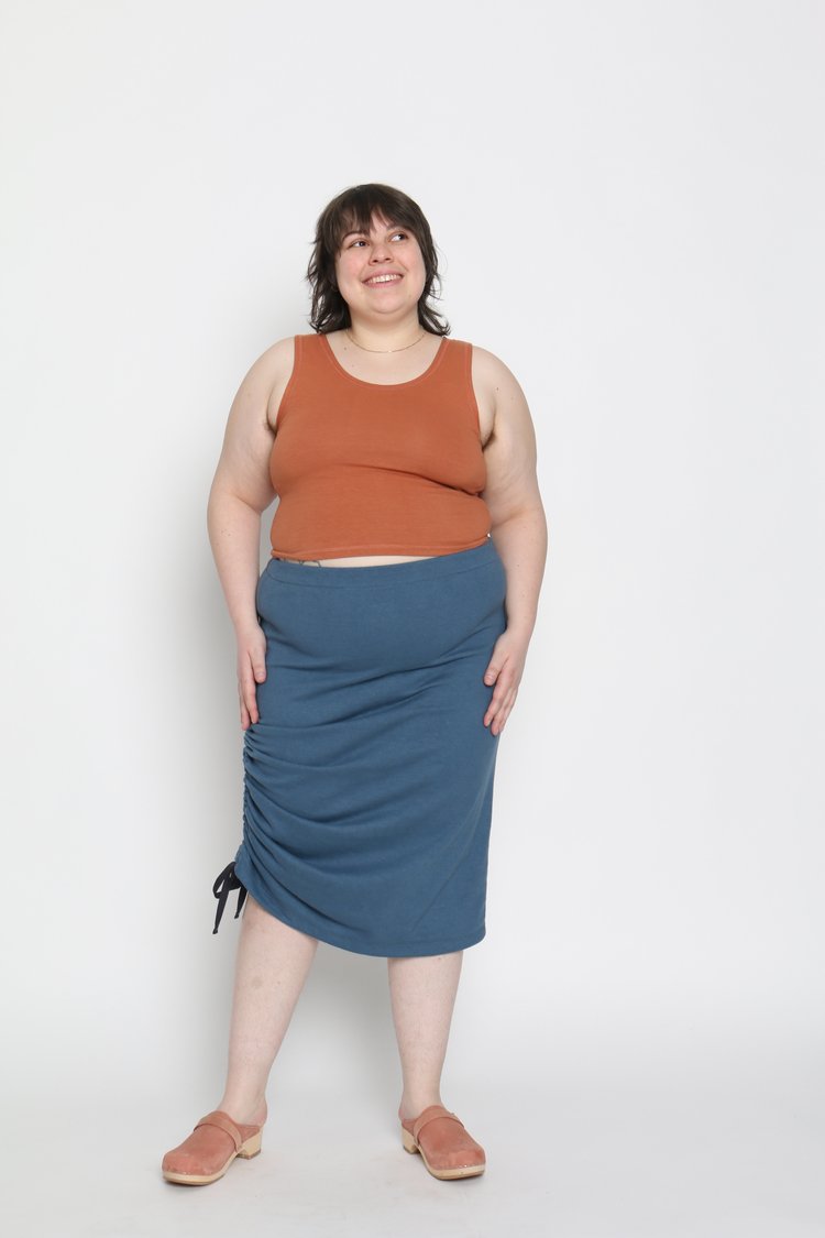 Issie is wearing a size XL top. Her measurements are: Height 5'4.5" | Bust 47" | Waist 43" | Hip 50.5"