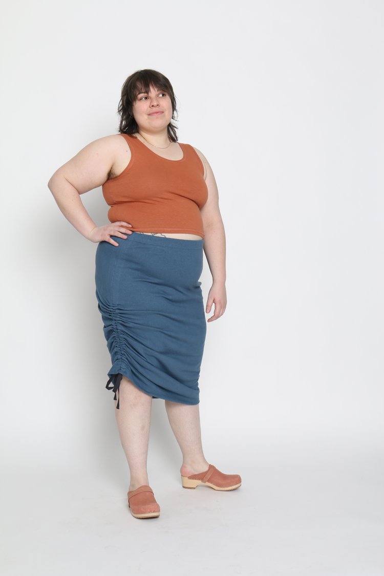 Issie is wearing a size XL top. Her measurements are: Height 5&#39;4.5&quot; | Bust 47&quot; | Waist 43&quot; | Hip 50.5&quot;