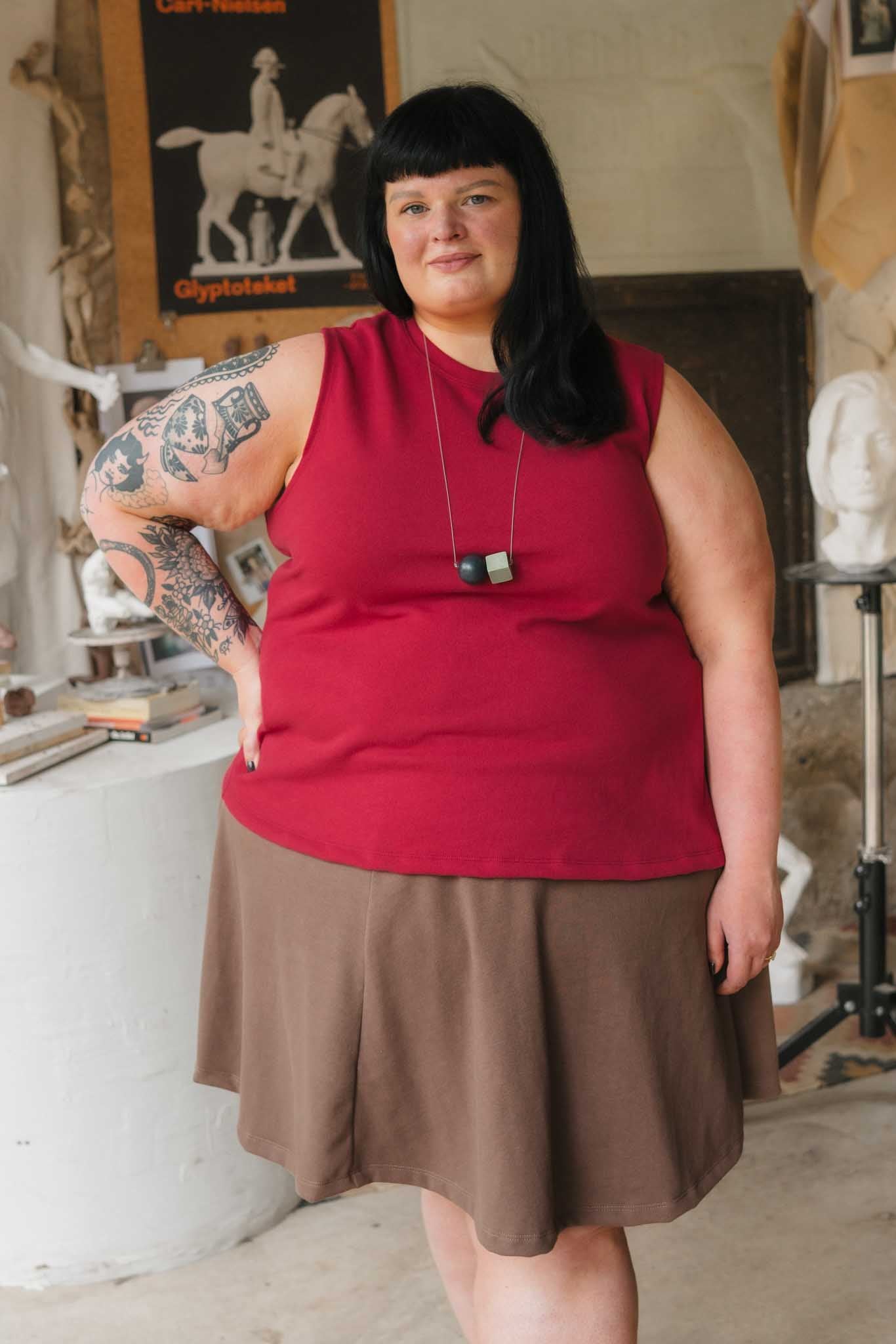 Jackie is wearing a size 3 Long.
