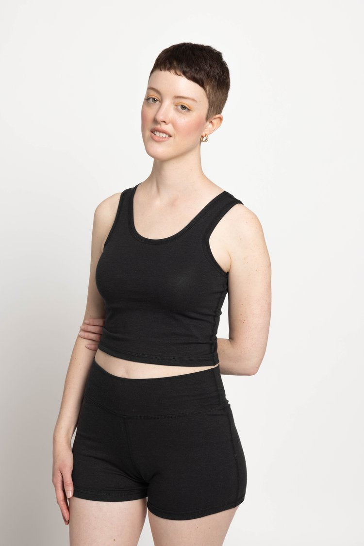 Kaley is wearing a size S top and M bottom. Her measurements are: Height 5'9" | Bust 35" | Waist 28" | Hip 43"