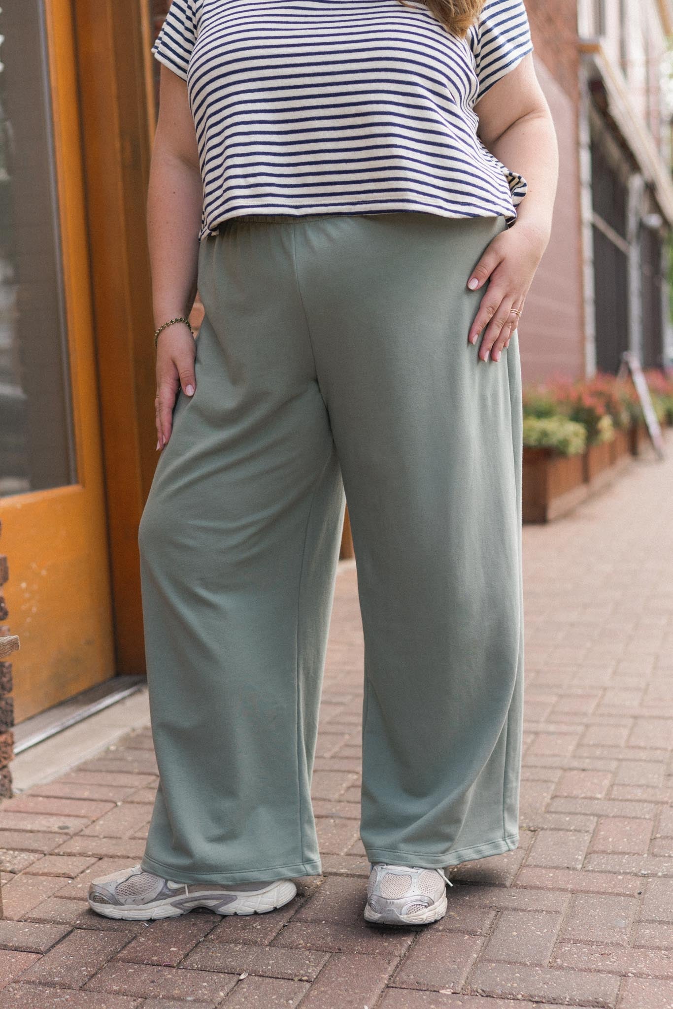 Lylee is wearing a size 3 30"