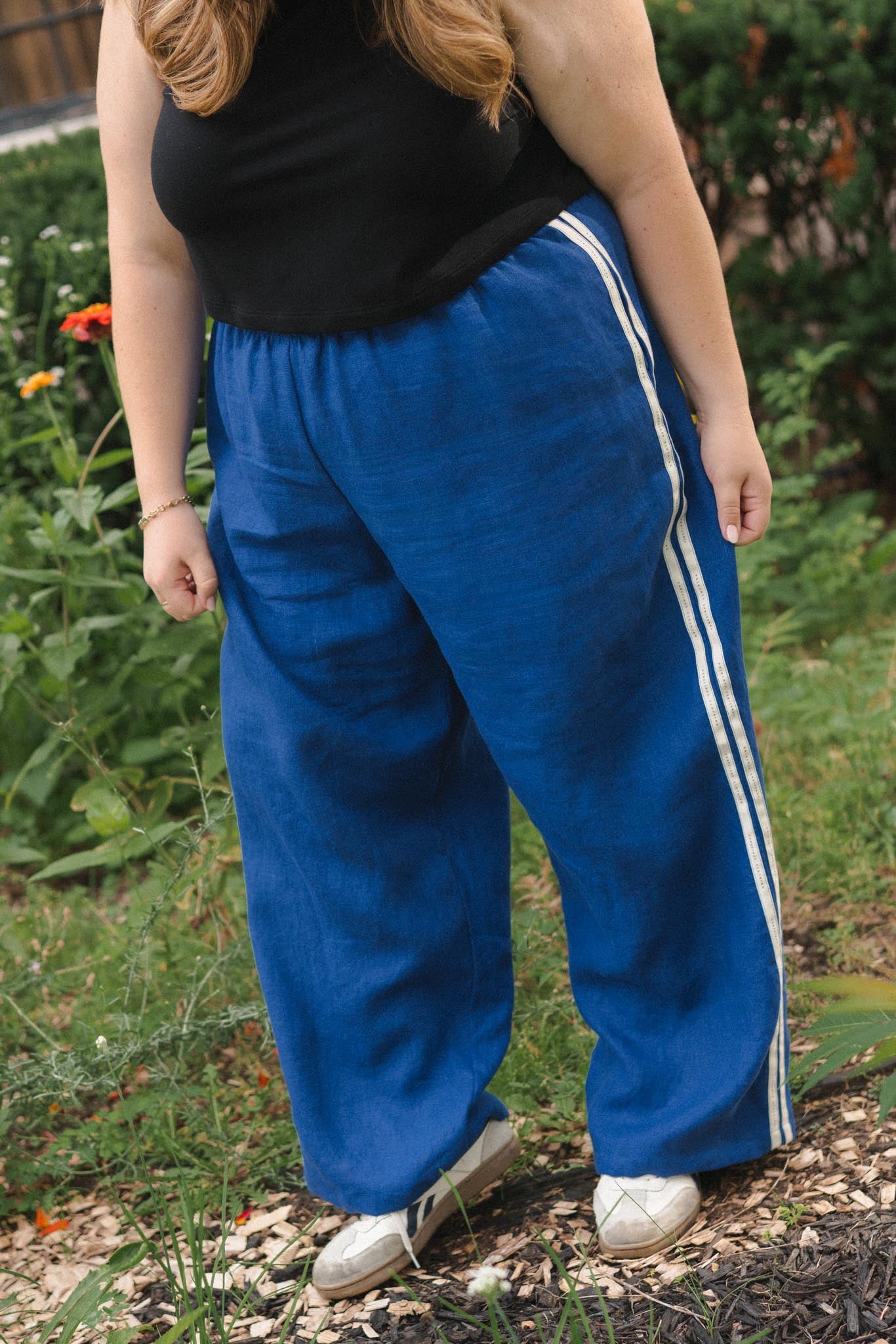Lylee is wearing a size 3 30"