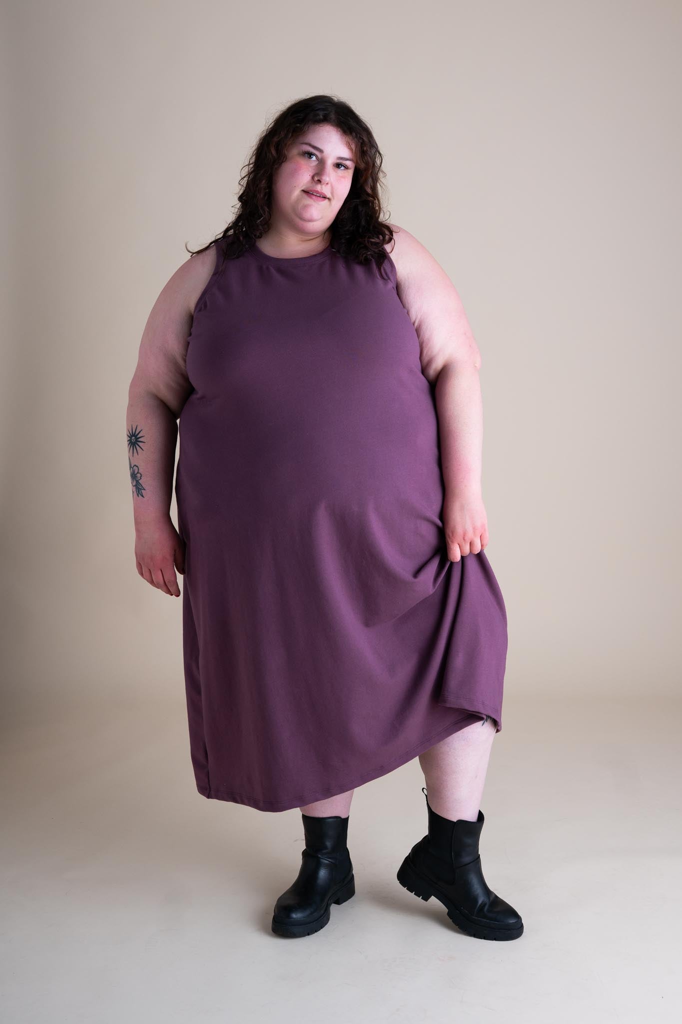 Francie is wearing a size 4X.