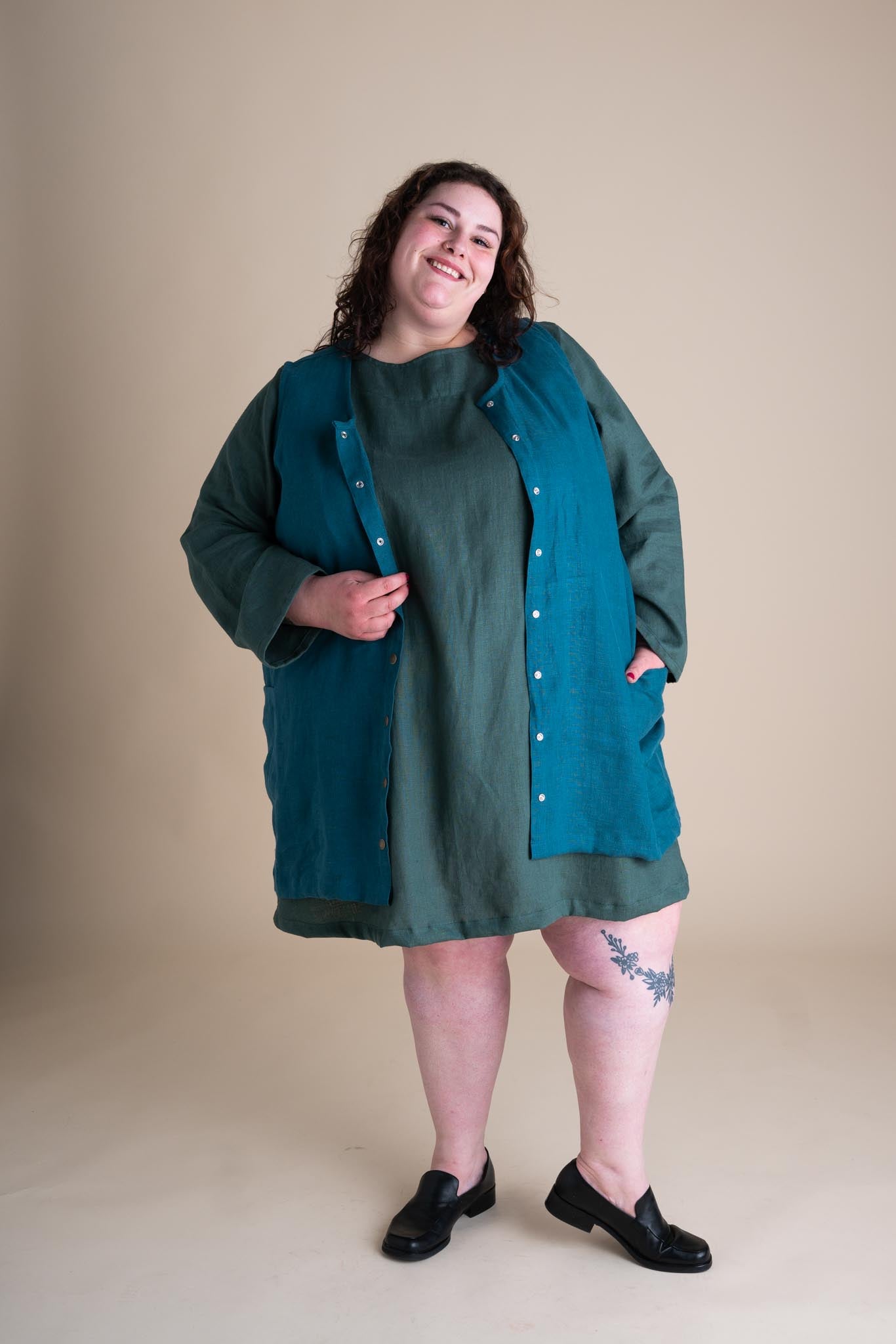 Francie is wearing a size 4X.